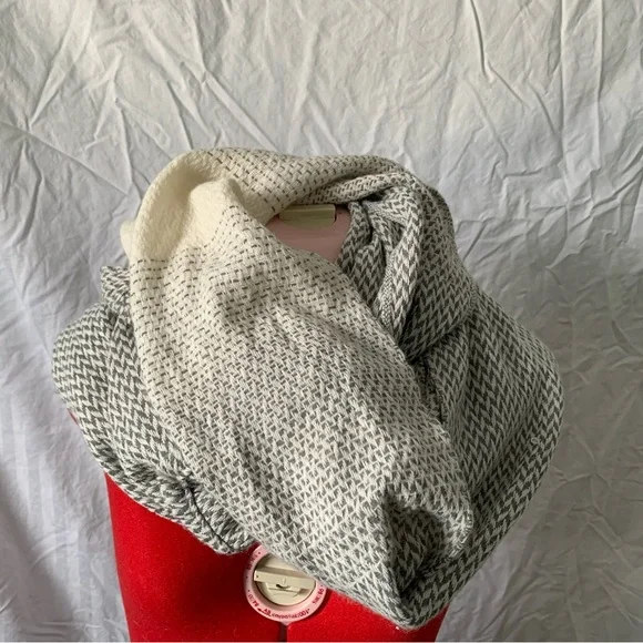 Ombré Infinity Scarf - Picture 4 of 5